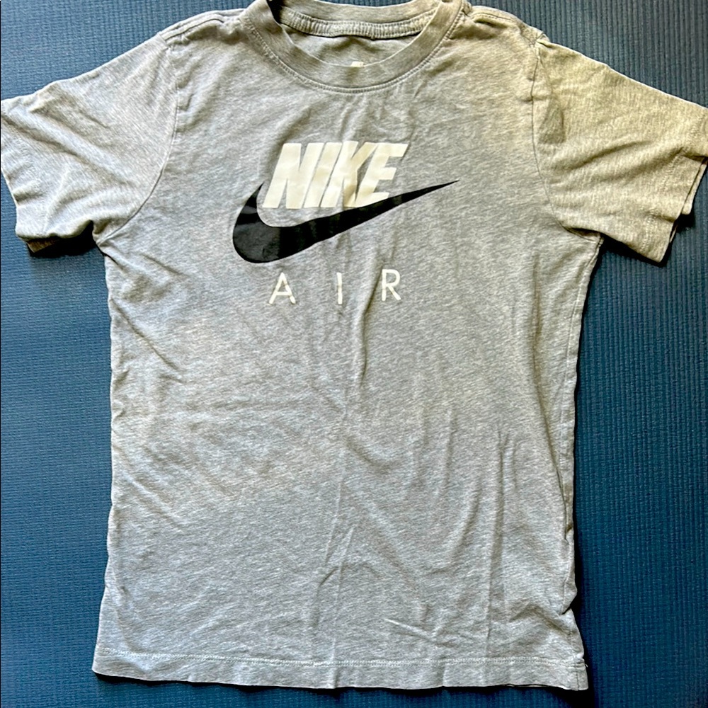 Nike Boys Gray T-Shirt